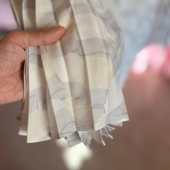 Tommy Hilfiger Adaptive Chiffon Pleated Skirt. Size XS - Picture 3 of 9